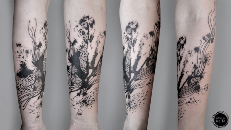 小臂抽象风格黑色的各种植物纹身图案