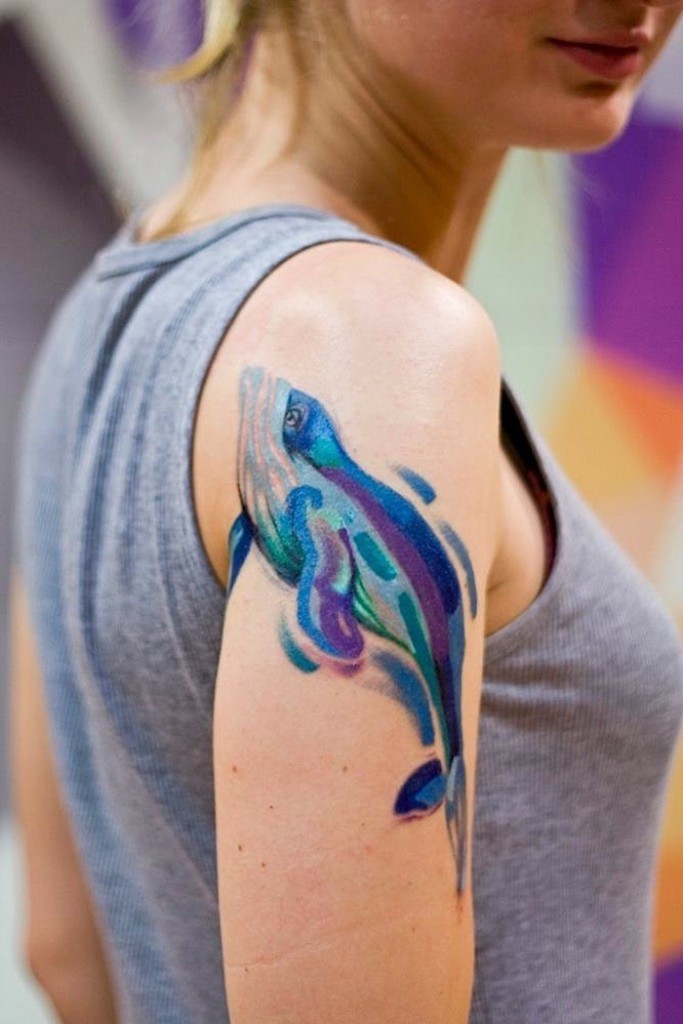 女孩手臂可爱的水彩画海豚纹身图案