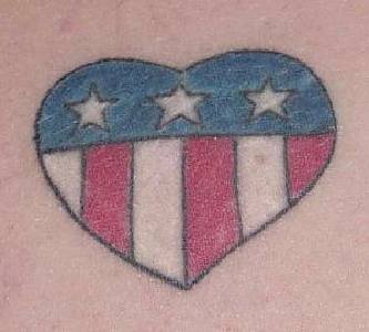 心形的彩色美国国旗纹身图案