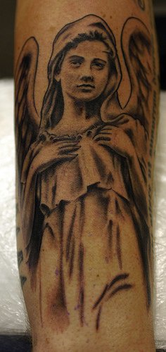 手臂上的天使女人纹身图案