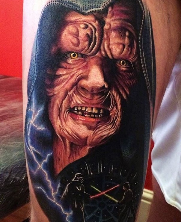 手臂非常写实的彩色邪恶怪物肖像纹身图案