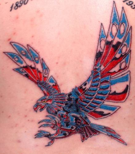 美国彩色的鹰背部纹身图案