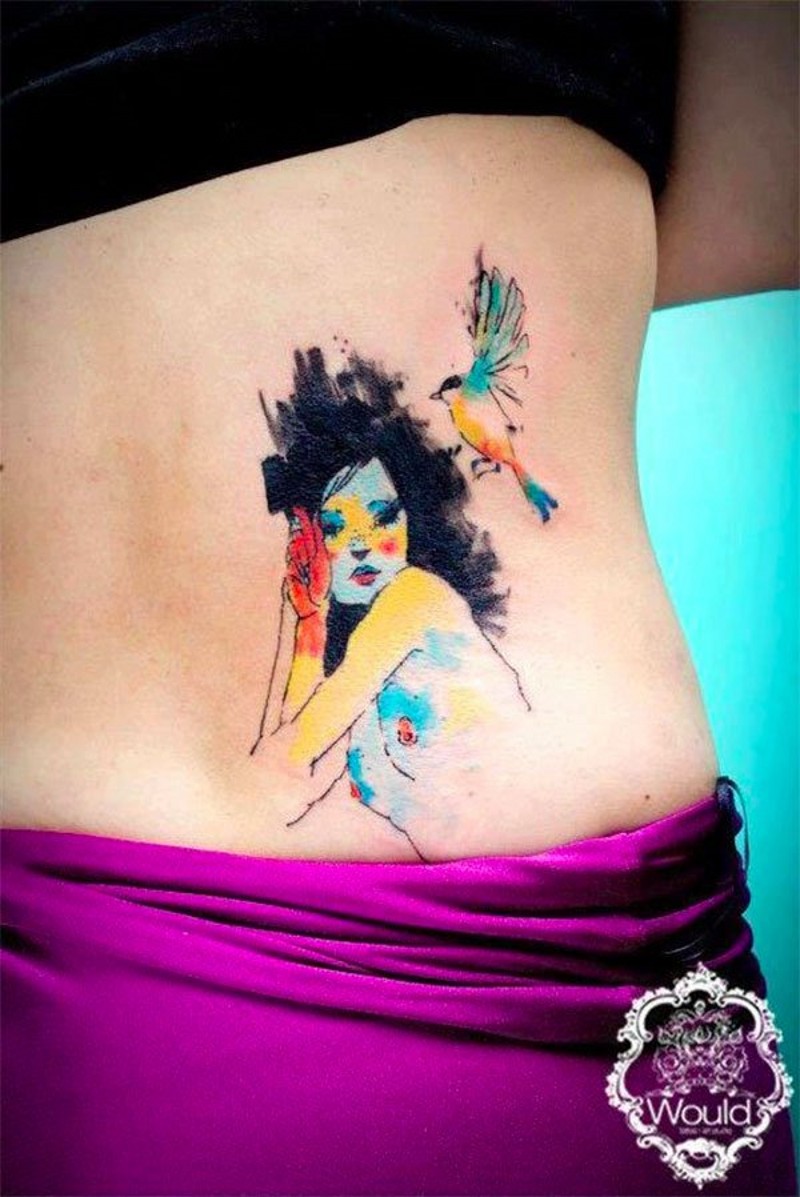 侧肋五彩的女人和小鸟纹身图案