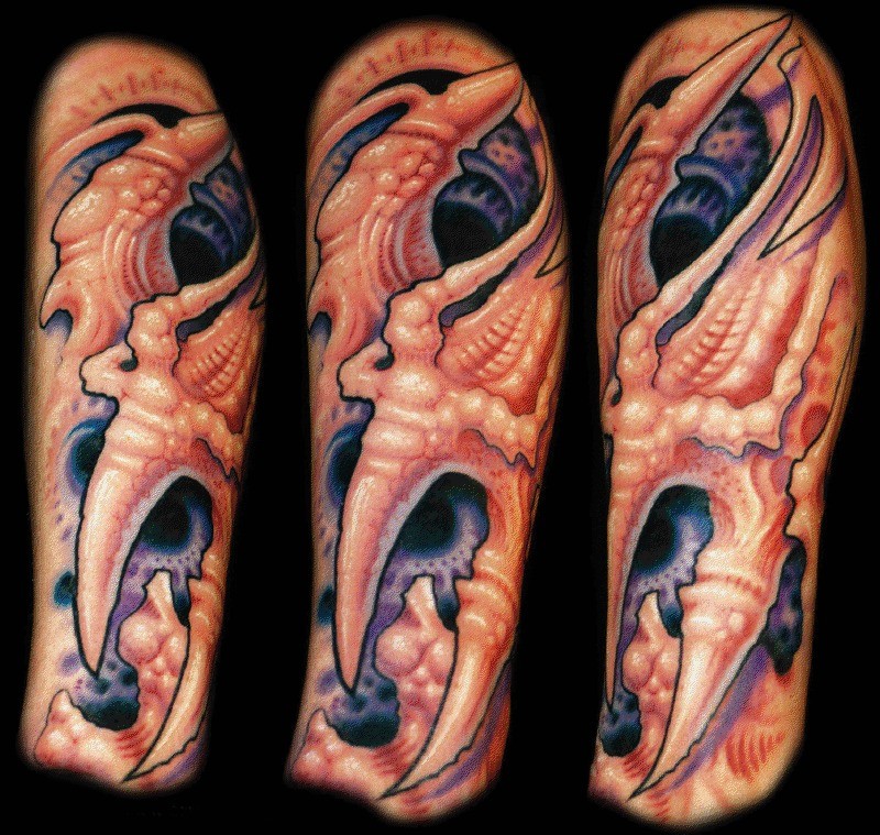 个性的外星人骨骼彩色手臂纹身图案