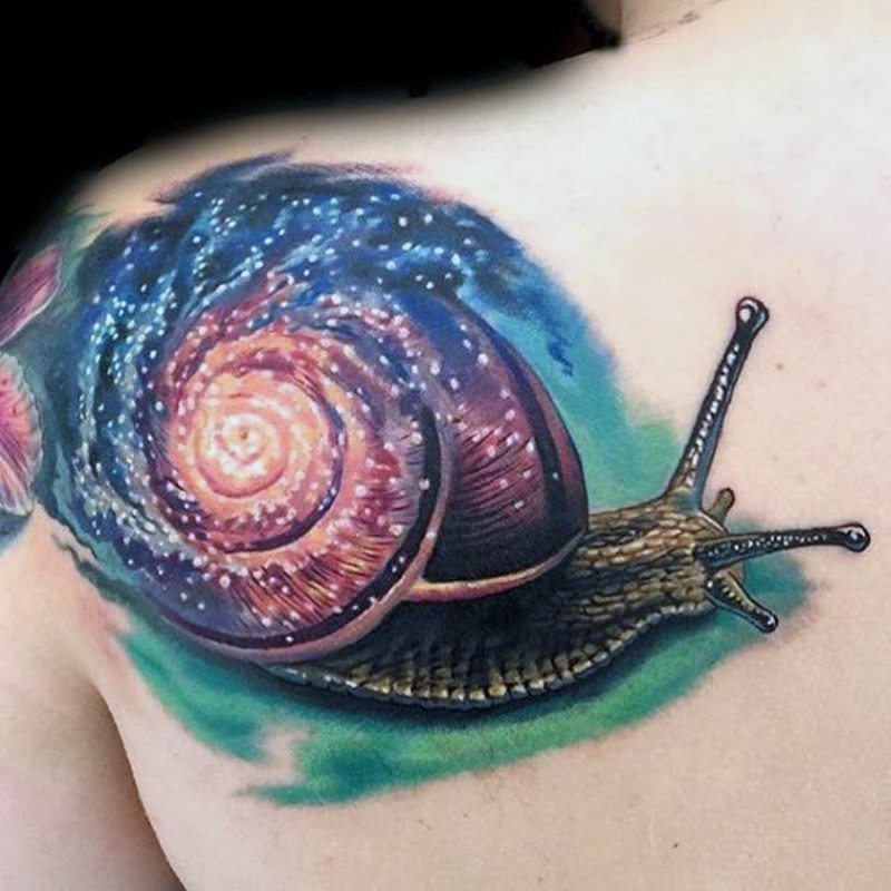 背部3D逼真的蜗牛与星空纹身图案