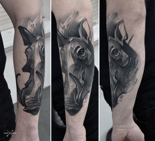 手臂纹黑灰插画风格的野猪头像纹身图案