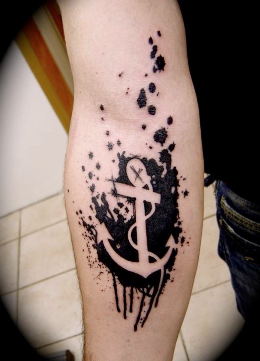 手臂黑白新风格的船锚纹身图案