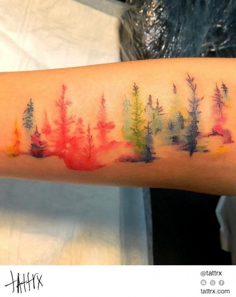 手臂好看的五彩抽象树纹身图案