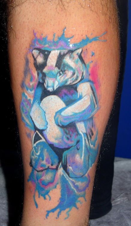鲜艳的蓝色北极熊小腿纹身图案