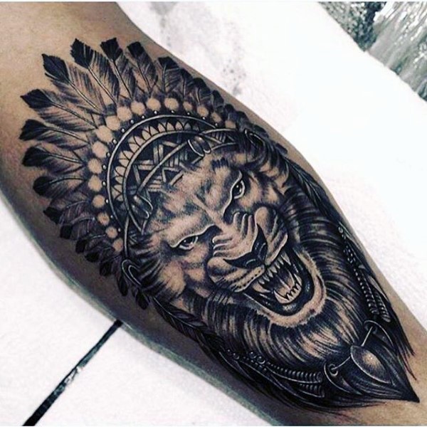 小腿黑白点刺印度狮子纹身图案