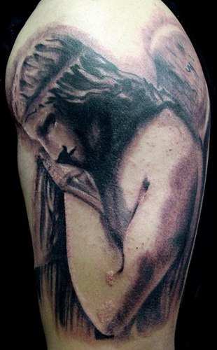 天使的悲伤手臂纹身图案