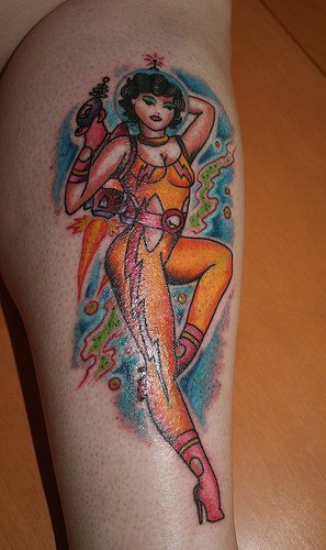 未来女孩和冲击波彩色小腿纹身图案