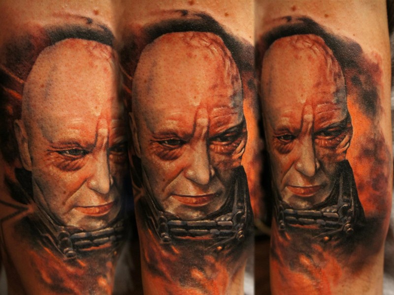 彩色达斯维德肖像和火焰手臂纹身图案