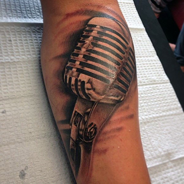 手臂3D黑色的麦克风纹身图案