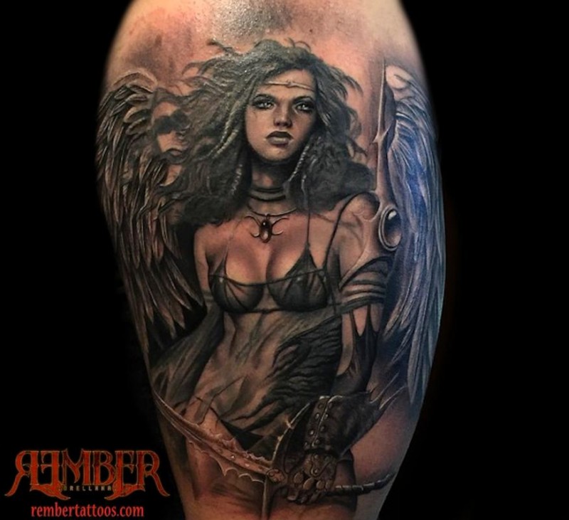 梦幻的彩色性感天使女战士手臂纹身图案