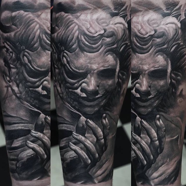 灰色的恶魔人类手臂纹身图案