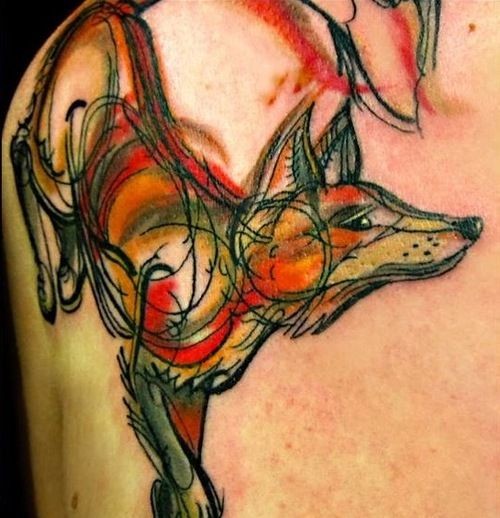 怪异的红色狐狸纹身图案
