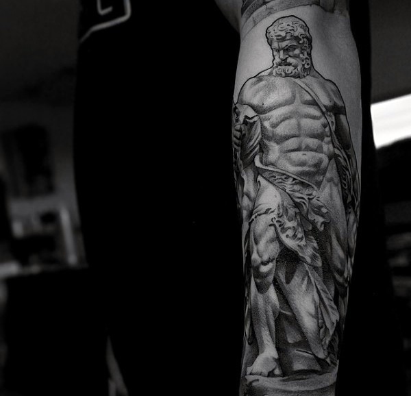 小臂写实的3D男性雕像个性纹身图案