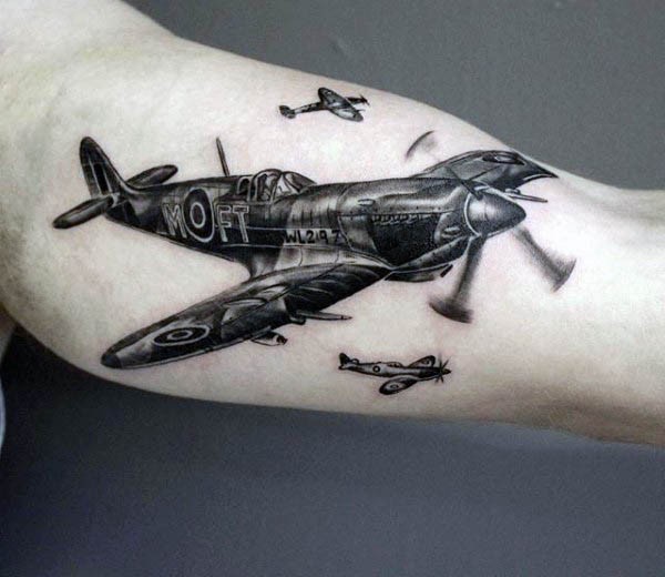 非常逼真的二战战斗机手臂纹身图案