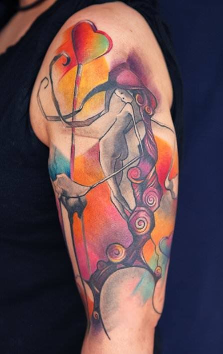 大臂抽象风格的彩色幻想女人纹身图案