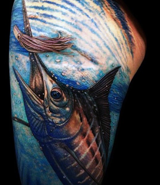 手臂彩绘逼真的海洋鱼类纹图案
