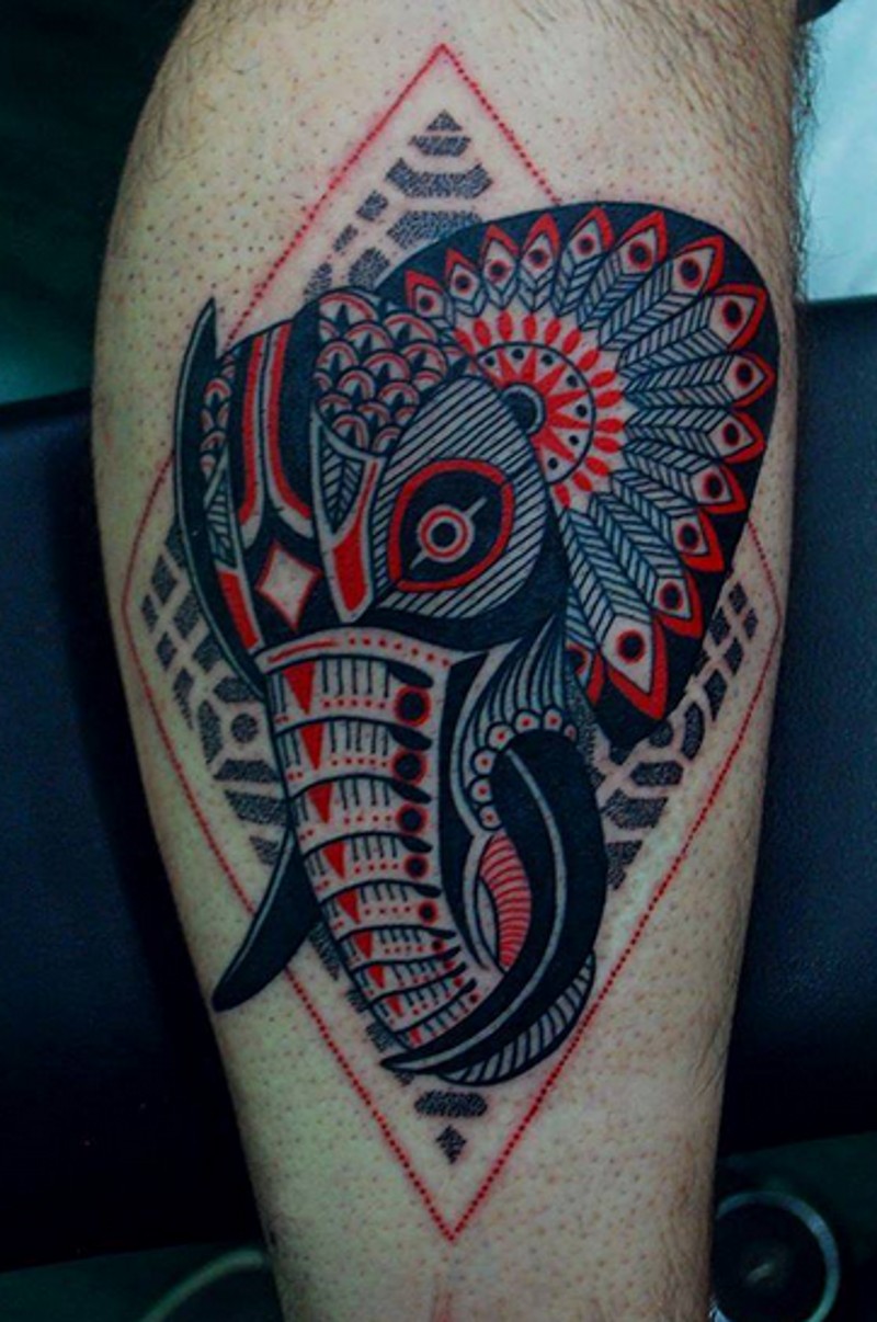 小腿黑色和红色的大象纹身图案