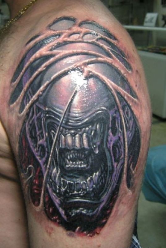 肩部邪恶可怕的外星人纹身图案