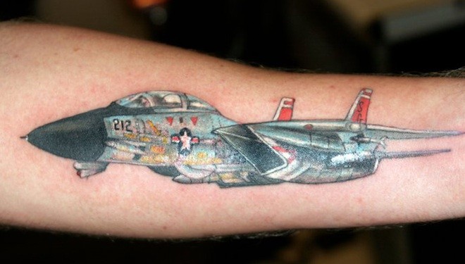 好看的彩色现代战斗机手臂纹身图案