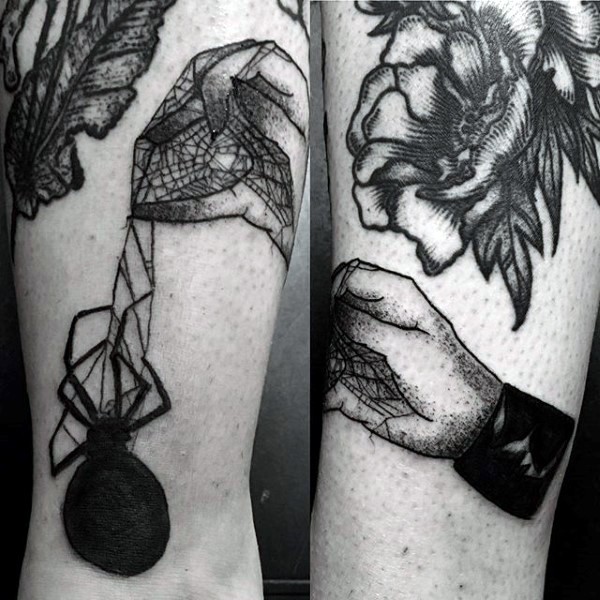 经典雕刻风格黑色的手与蜘蛛网和蜘蛛纹身图案