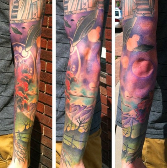 花臂彩色的外星人主题纹身图案
