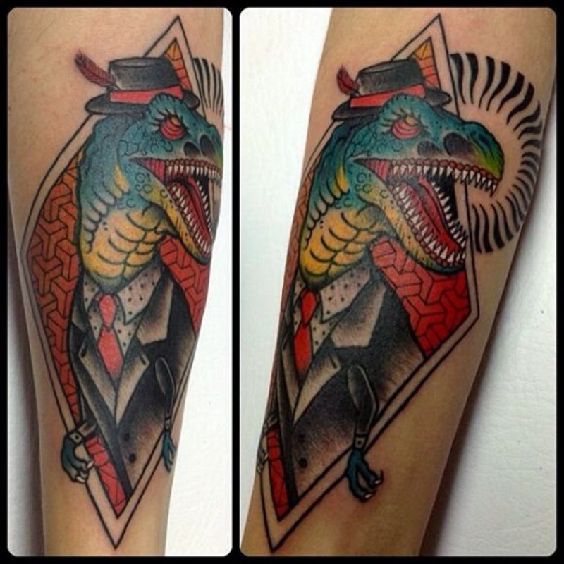 手臂可怕的五彩绅士动物恐龙纹身图案