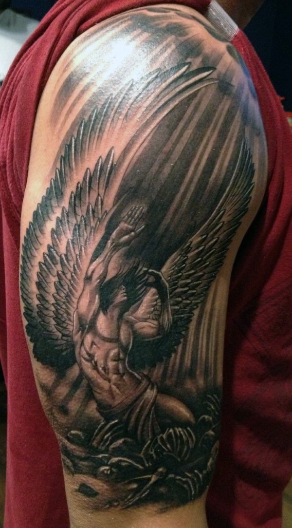 黑色的堕落男性天使手臂纹身图案