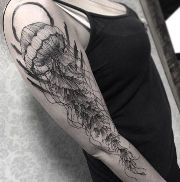 手臂雕刻风格黑色点刺水母纹身图案
