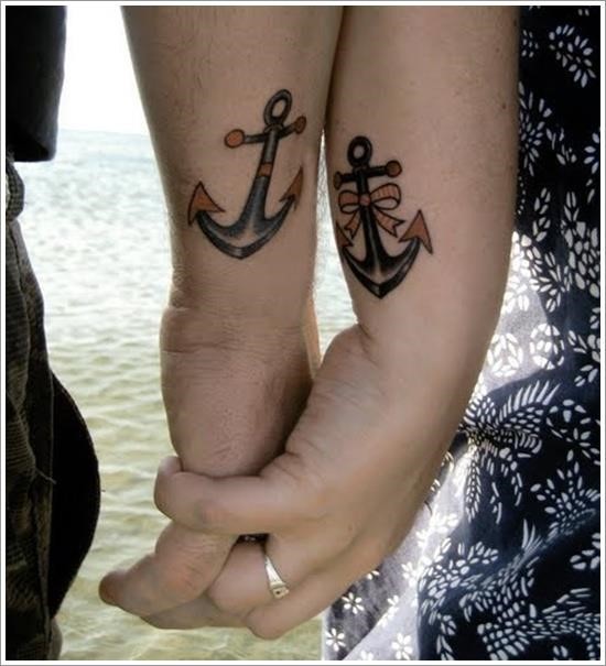 情侣old school手腕可爱的船锚纹身图案
