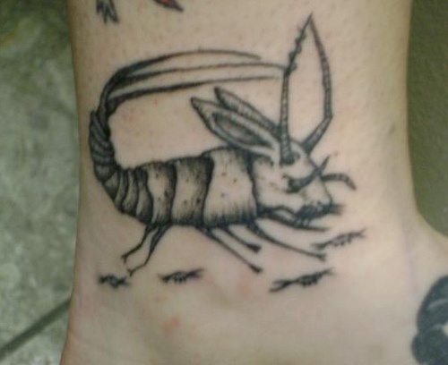 蝎子和兔子耳朵脚踝纹身图案