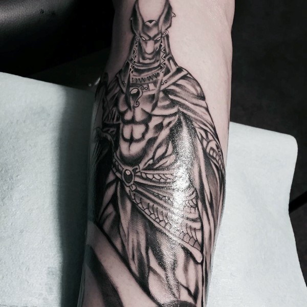 插画风格埃及神像手臂纹身图案
