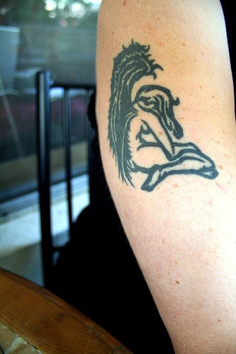 天使的轮廓手臂纹身图案