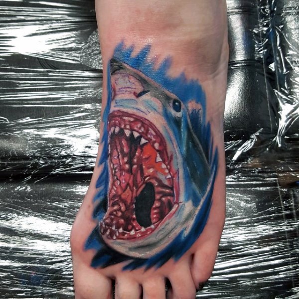 脚背3D逼真的可怕鲨鱼头纹身图案