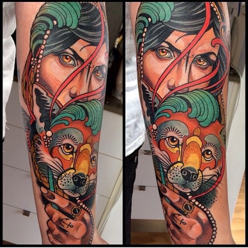 插画风格的彩色女人与狐狸珠宝手臂纹身图案