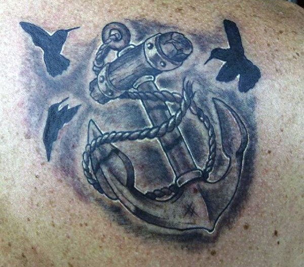 船锚和黑色的小鸟纹身图案