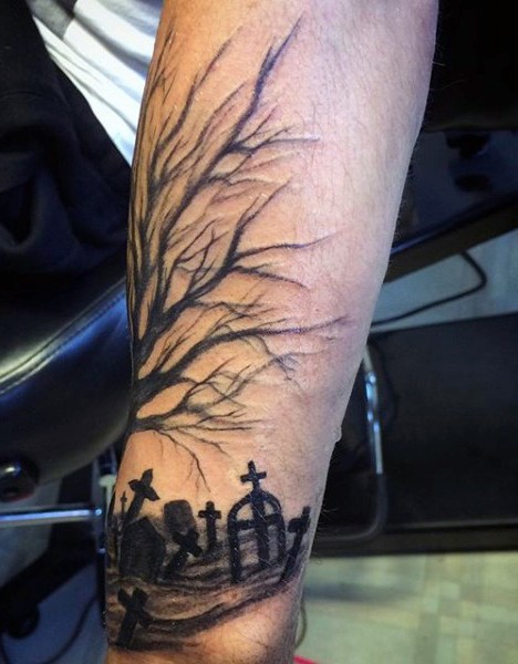 小臂黑色的墓地和孤独的树纹身图案