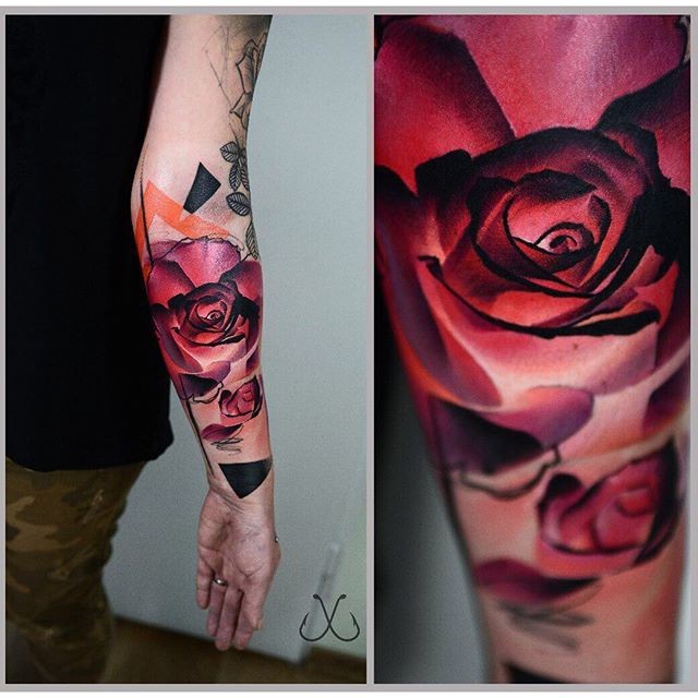 new school红色玫瑰与装饰手臂纹身图案