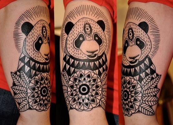 插画风格的大熊猫黑色手臂纹身图案