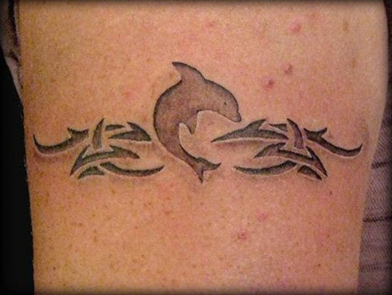 3D小海豚和图腾腿部纹身图案