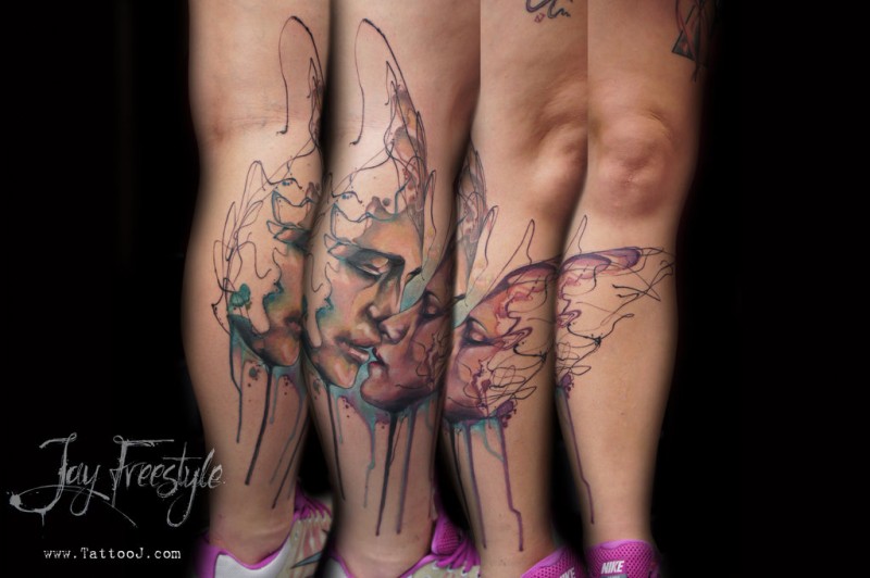 小腿抽象风格接吻情侣彩色纹身图案