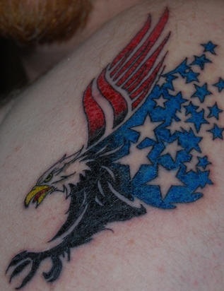美国国旗鹰翅膀与星星纹身图案