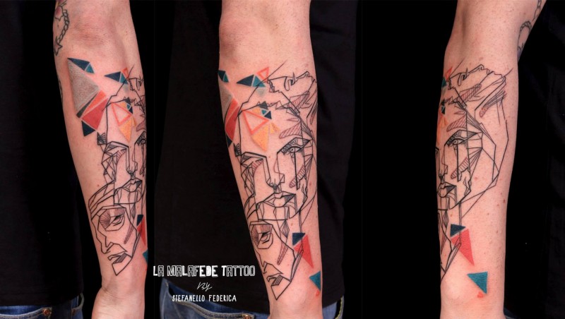 手臂抽象风格的彩色女性和几何纹身图案