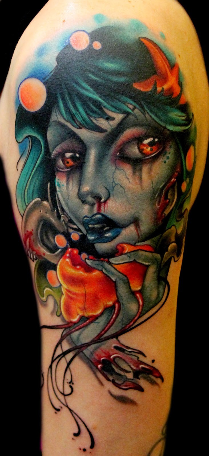 大臂3D彩色的邪恶女巫与头骨纹身图案