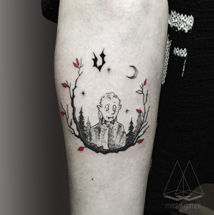 卡通风格的月亮和蝙蝠有趣的吸血鬼手臂纹身图案