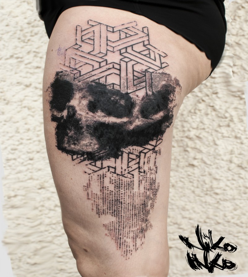 大腿抽象风格黑色骷髅与饰品纹身图案
